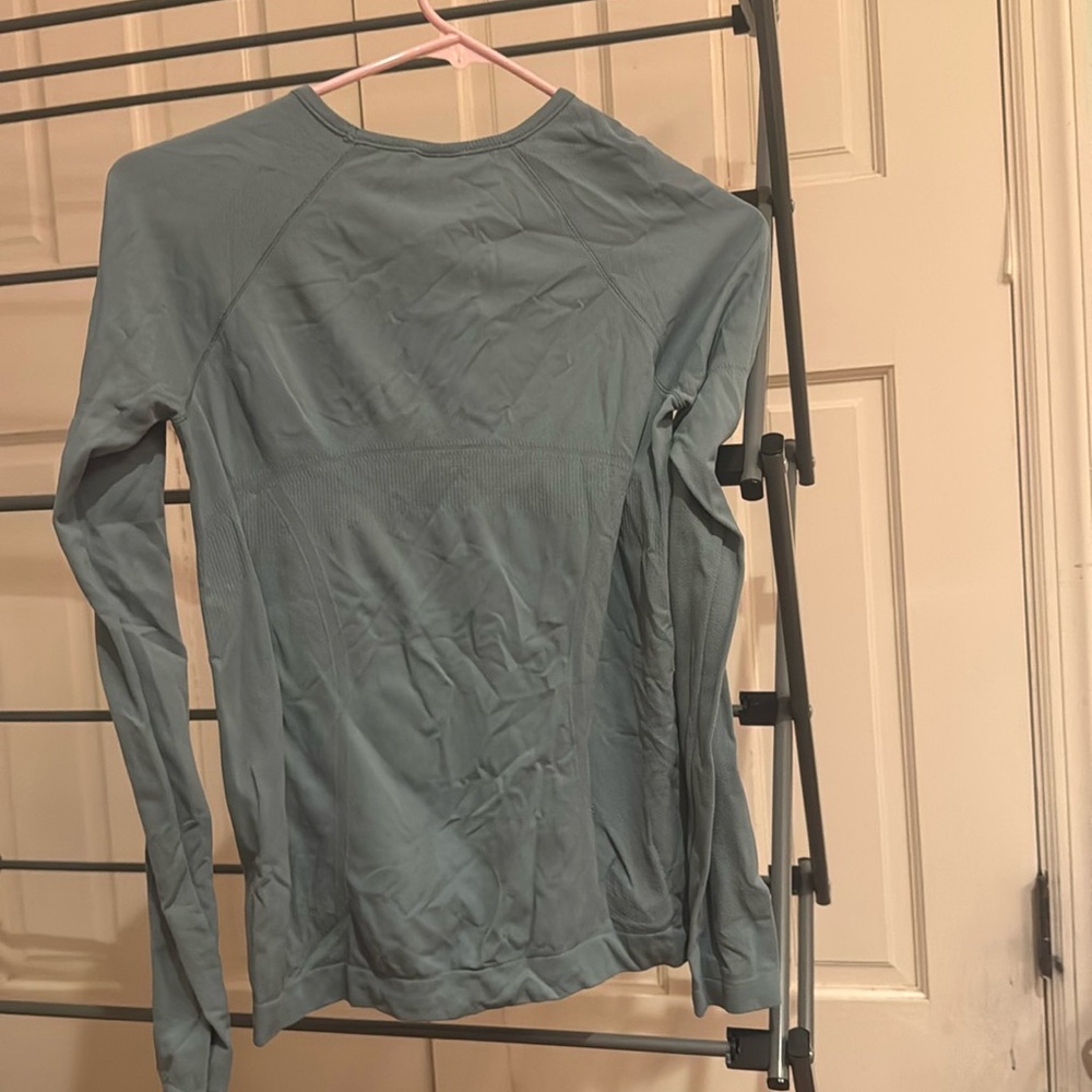 athleta girls green long sleeve shirt. dry fit